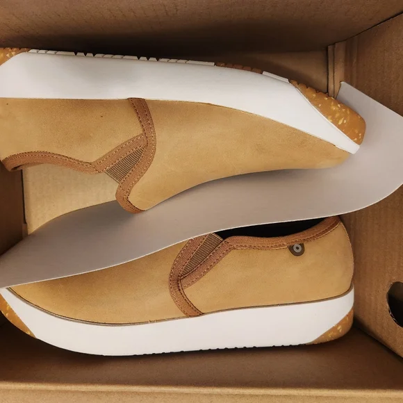 BOGS Kicker Slip On Leather Casual Shoes - Picture 5 of 7